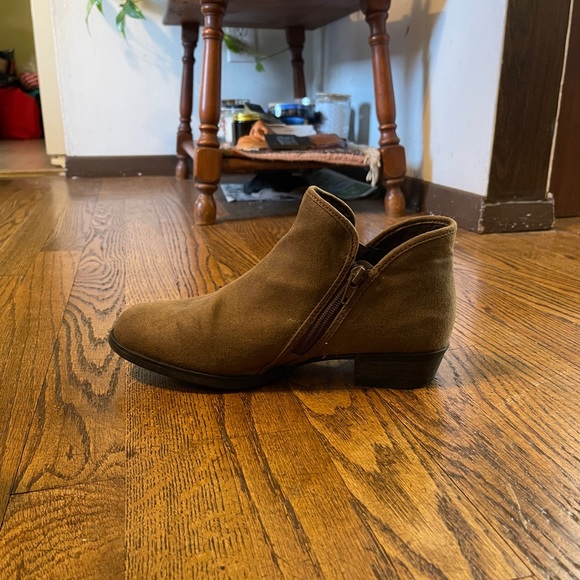 boots - Picture 2 of 5